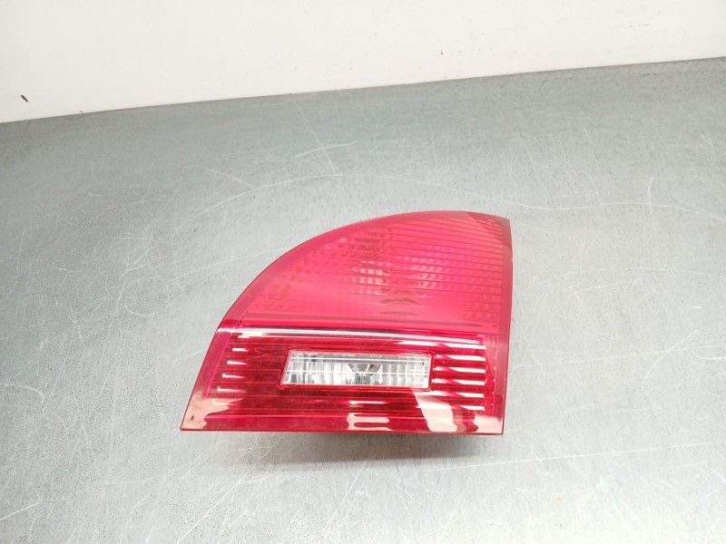 Recambio de piloto trasero derecho interior para kia venga (yn) 1.6 crdi 128 referencia OEM IAM 924061P000  