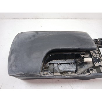 Recambio de apoyabrazos central para lexus is 300h referencia OEM IAM 5881053300 5881253010 