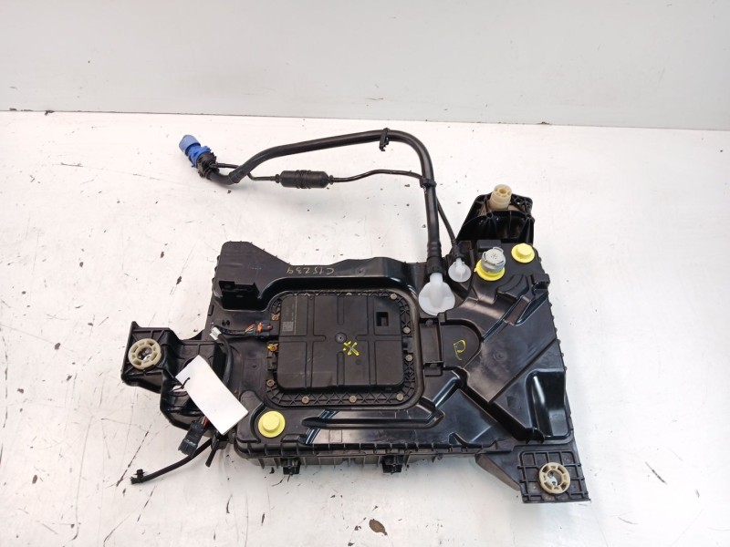 Recambio de deposito adblue para peugeot 308 business line 130 referencia OEM IAM P1002559  P1001677
