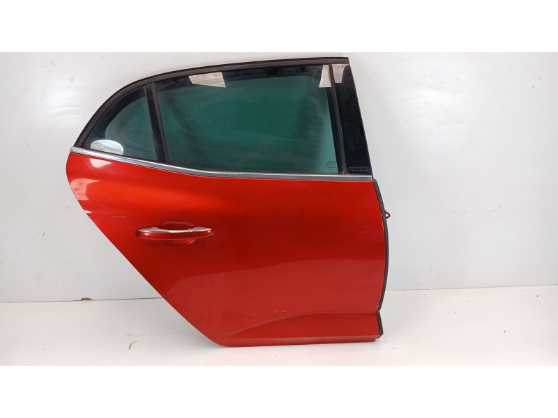 Recambio de puerta trasera derecha para renault megane iv berlina 5p intens referencia OEM IAM 821001172R  821001172R