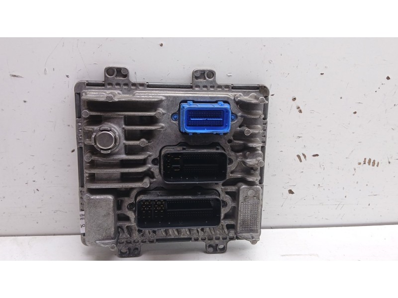 Recambio de centralita motor uce para opel astra j (p10) 1.6 cdti (68) referencia OEM IAM 55484738  