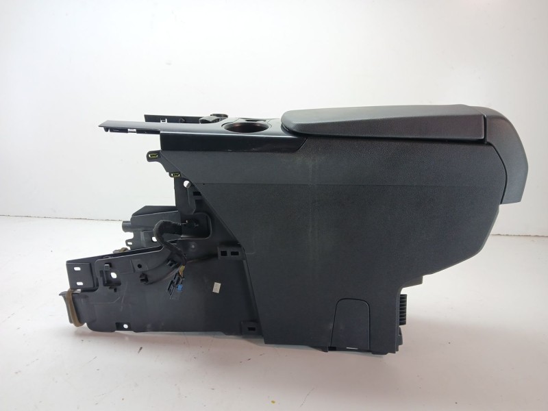 Recambio de apoyabrazos central para peugeot 3008 i monospace (0u_) 1.6 hdi referencia OEM IAM 9686964777  