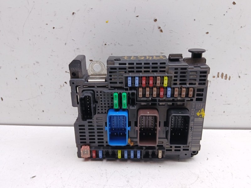Recambio de caja reles / fusibles para citroën c4 ii (nc_) 1.2 thp 130 referencia OEM IAM 9810296080  