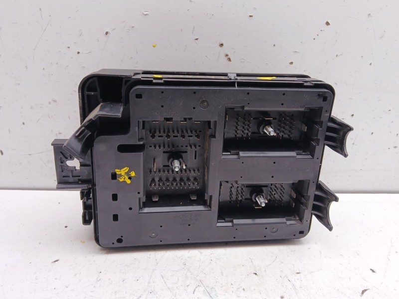 Recambio de caja reles / fusibles para chevrolet aveo sedán (t300) 1.3 d referencia OEM IAM 95092980  