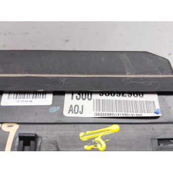 Recambio de caja reles / fusibles para chevrolet aveo sedán (t300) 1.3 d referencia OEM IAM 95092980  