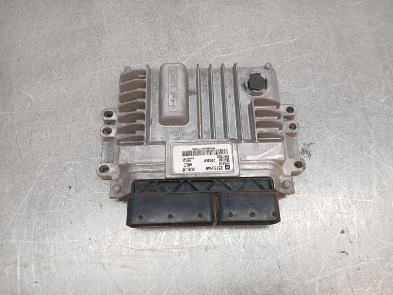 Recambio de centralita motor uce para chevrolet cruze (j300) 2.0 cdi referencia OEM IAM 25189959  