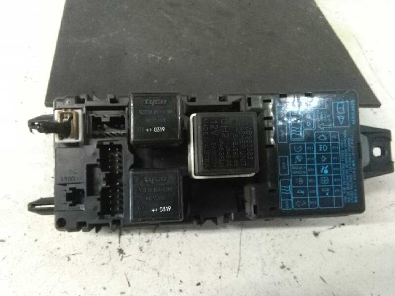 Recambio de caja reles / fusibles para mitsubishi carisma berlina 5 (da0) 1900 di-d avance referencia OEM IAM   