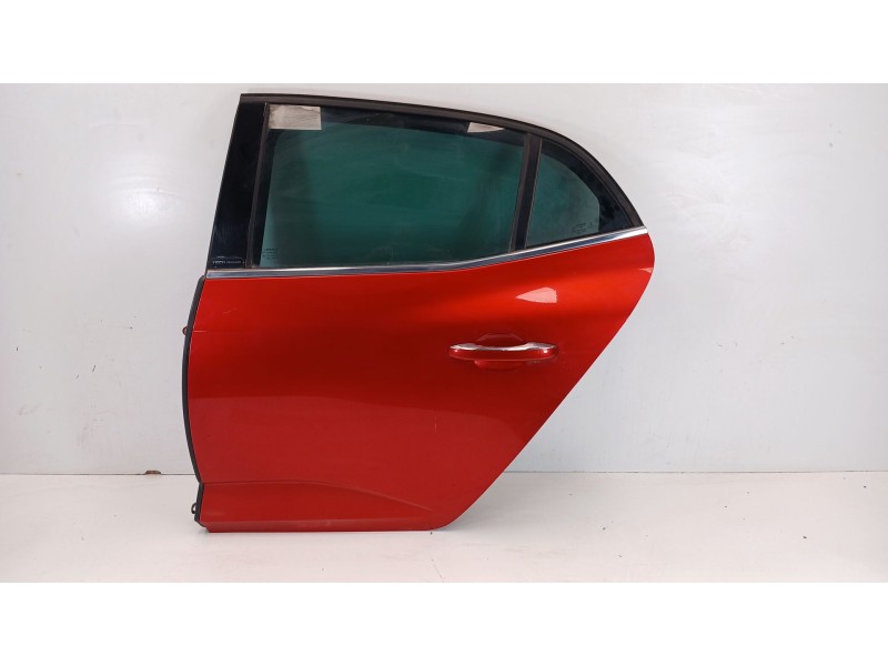 Recambio de puerta trasera izquierda para renault megane iv berlina 5p intens referencia OEM IAM 821015121R  821015121R