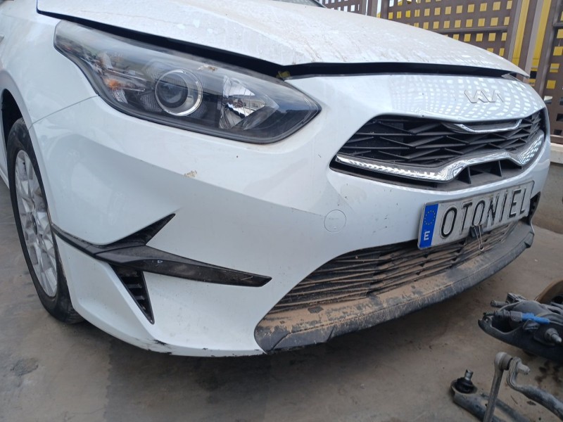 Recambio de paragolpes delantero para kia ceed (cd) 1.6 crdi 136 referencia OEM IAM   