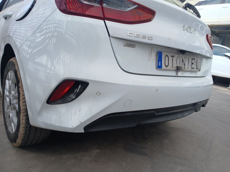 Recambio de paragolpes trasero para kia ceed (cd) 1.6 crdi 136 referencia OEM IAM   