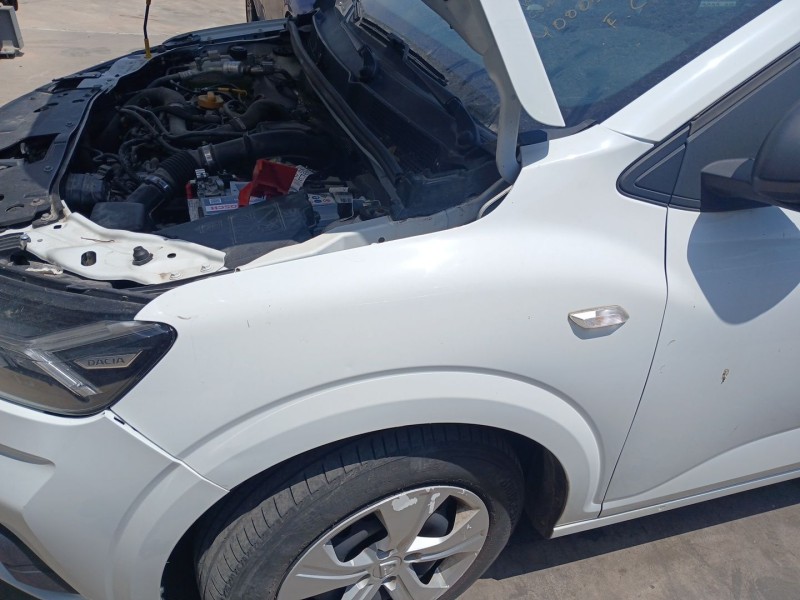 Recambio de aleta delantera izquierda para dacia sandero iii 1.0 tce 100 referencia OEM IAM 631012079R  