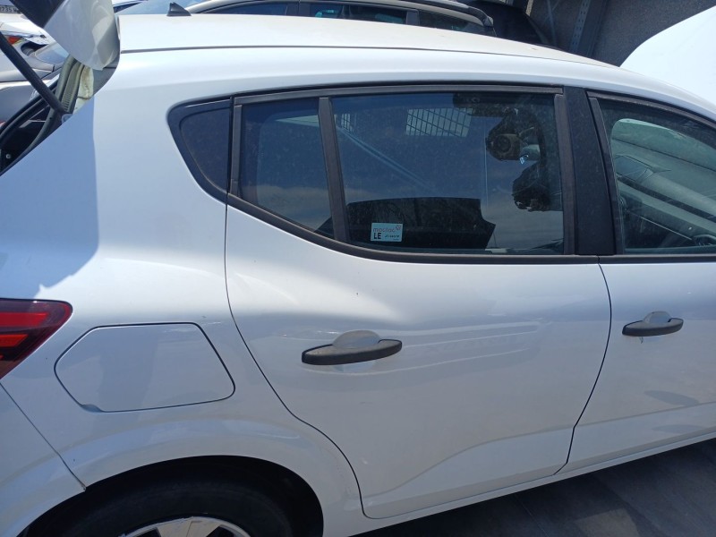 Recambio de puerta trasera derecha para dacia sandero iii 1.0 tce 100 referencia OEM IAM 821002247R  