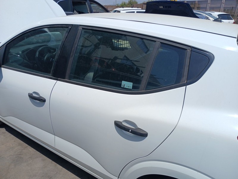 Recambio de puerta trasera izquierda para dacia sandero iii 1.0 tce 100 referencia OEM IAM 821016131R  