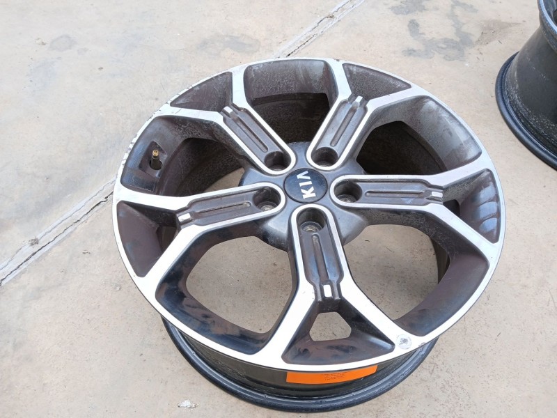 Recambio de llanta para kia xceed (cd) 1.4 t-gdi referencia OEM IAM 52910J7800  18 pulgadas