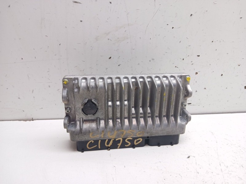 Recambio de centralita motor uce para toyota yaris hybrid feel! referencia OEM IAM 896610dc00  