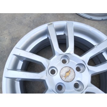 Recambio de llanta para chevrolet aveo sedán (t300) 1.3 d referencia OEM IAM 95040752 X1 16 PULGADAS