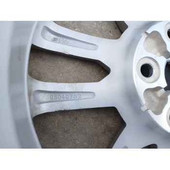 Recambio de llanta para chevrolet aveo sedán (t300) 1.3 d referencia OEM IAM 95040752 X1 16 PULGADAS