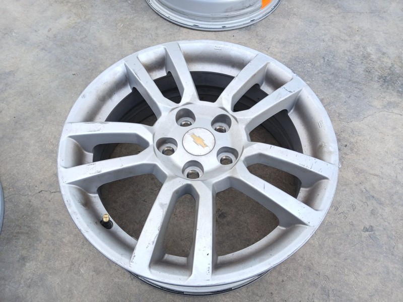 Recambio de llanta para chevrolet aveo sedán (t300) 1.3 d referencia OEM IAM 95040752 X1 16 PULGADAS