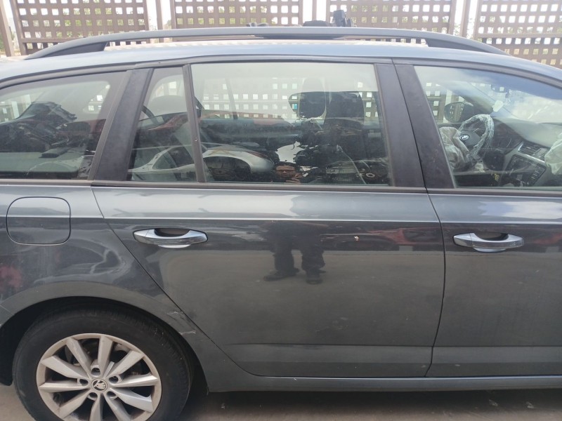 Recambio de puerta trasera derecha para skoda octavia iii combi (5e5, 5e6) 2.0 tdi referencia OEM IAM   