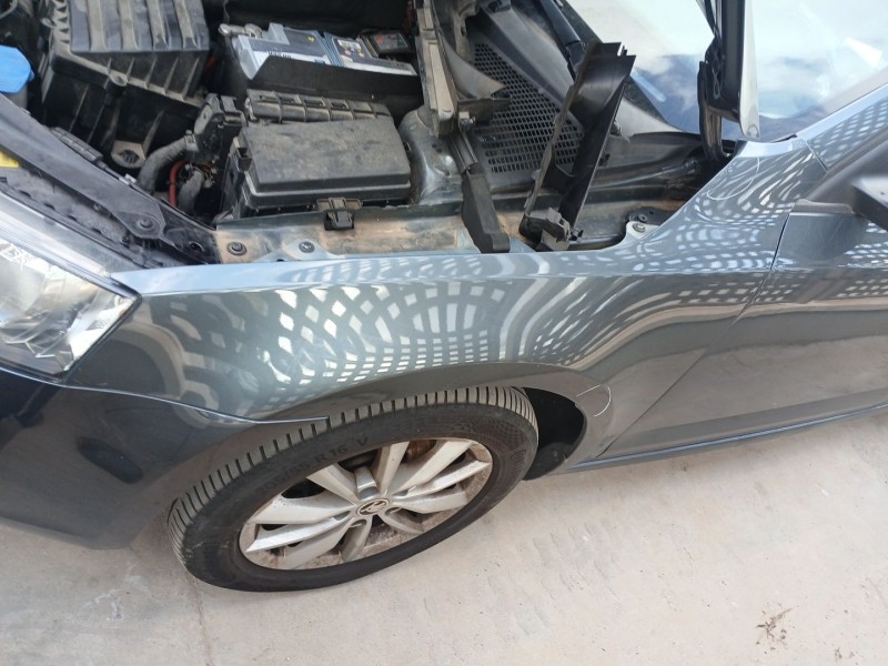 Recambio de aleta delantera izquierda para skoda octavia iii combi (5e5, 5e6) 2.0 tdi referencia OEM IAM   