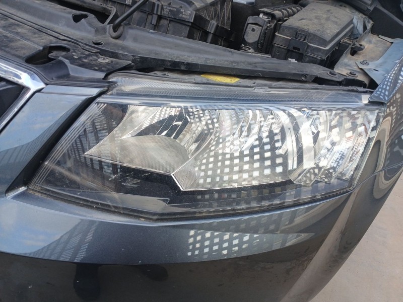 Recambio de faro izquierdo para skoda octavia iii combi (5e5, 5e6) 2.0 tdi referencia OEM IAM   