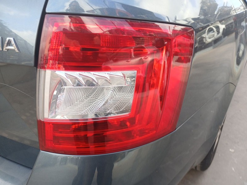 Recambio de piloto trasero derecho para skoda octavia iii combi (5e5, 5e6) 2.0 tdi referencia OEM IAM   