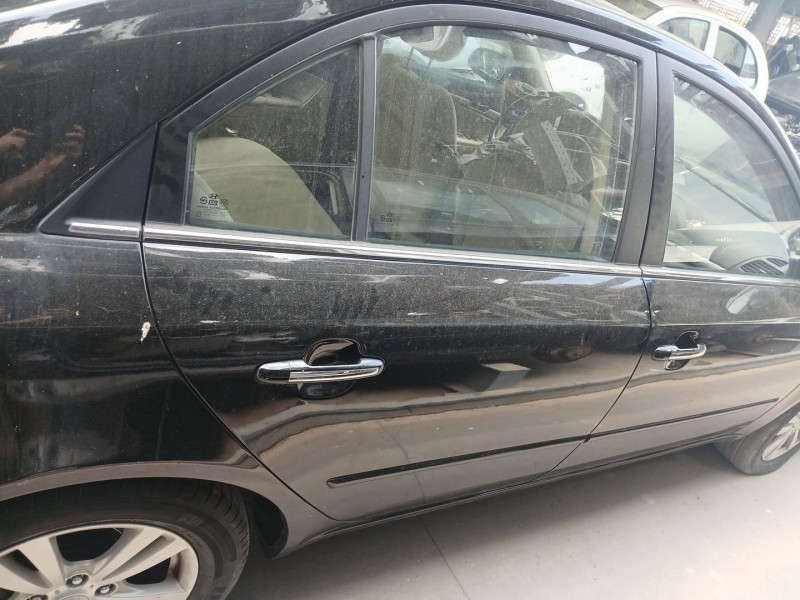 Recambio de puerta trasera derecha para hyundai sonata v (nf) 2.0 crdi referencia OEM IAM   