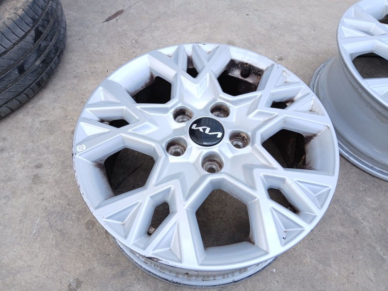 Recambio de llanta para kia ceed (cd) 1.6 crdi 136 referencia OEM IAM 52910J7AA0 X1 16 PULGADAS