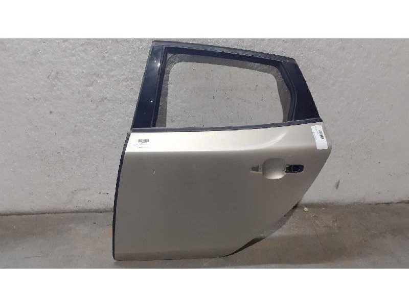 Recambio de puerta trasera izquierda para volvo v40 kinetic referencia OEM IAM 32321999  