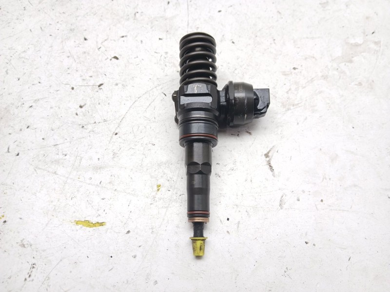 Recambio de inyector para seat ibiza iii (6l1) 1.9 tdi referencia OEM IAM 038130073AJ  