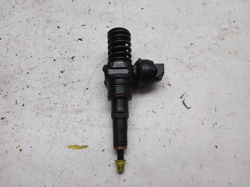 Recambio de inyector para seat ibiza iii (6l1) 1.9 tdi referencia OEM IAM 038130073AJ  