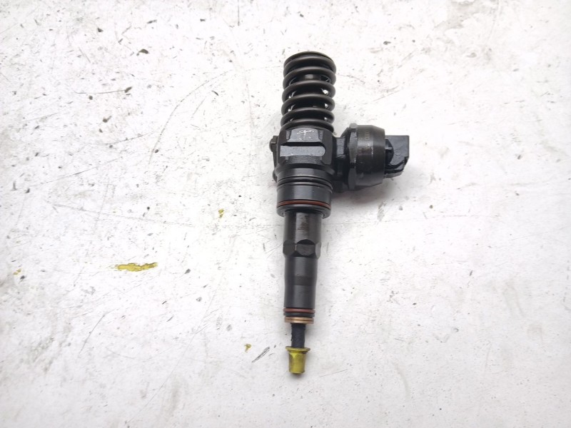 Recambio de inyector para seat ibiza iii (6l1) 1.9 tdi referencia OEM IAM 038130073AJ  