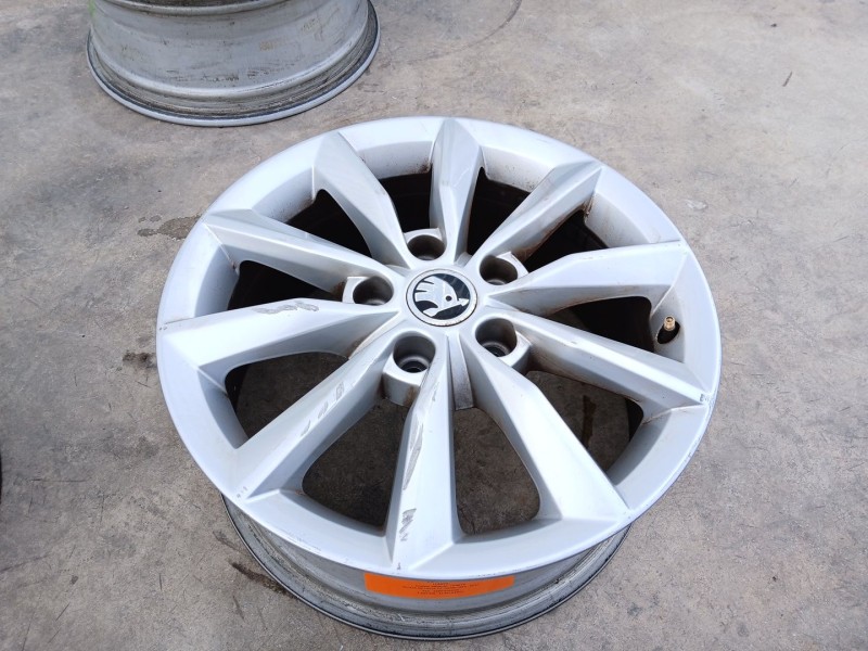 Recambio de llanta para skoda octavia iii combi (5e5, 5e6) 2.0 tdi referencia OEM IAM 5E0601025B X1 16 PULGADAS