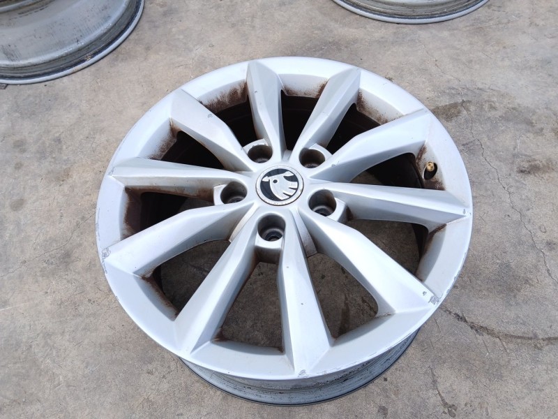 Recambio de llanta para skoda octavia iii combi (5e5, 5e6) 2.0 tdi referencia OEM IAM 5E0601025B X1 16 PULGADAS