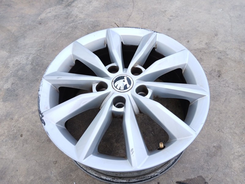 Recambio de llanta para skoda octavia iii combi (5e5, 5e6) 2.0 tdi referencia OEM IAM 5E0601025B X1 16 PULGADAS