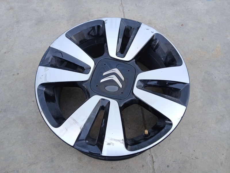 Recambio de llanta para citroën c3 iii (sx) 1.2 vti 82 referencia OEM IAM 9813075077 X1 16 PULGADAS