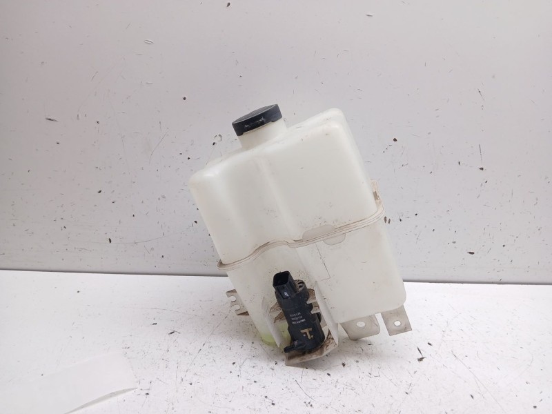 Recambio de deposito limpia para maxus edeliver 3 furgoneta electric referencia OEM IAM B31CL24  