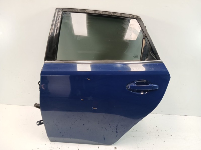 Recambio de puerta trasera izquierda para toyota auris hybrid active referencia OEM IAM  TOCADA 