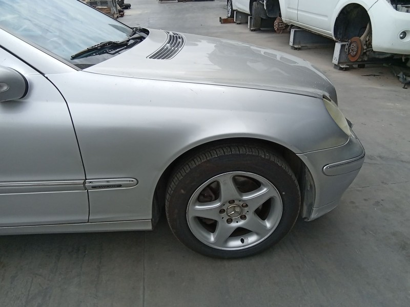 Recambio de aleta delantera derecha para mercedes-benz clase c t-model (s203) c 240 (203.261) referencia OEM IAM   