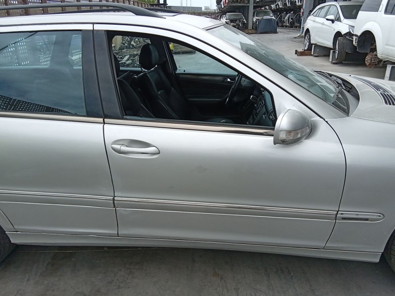 Recambio de puerta delantera derecha para mercedes-benz clase c t-model (s203) c 240 (203.261) referencia OEM IAM   