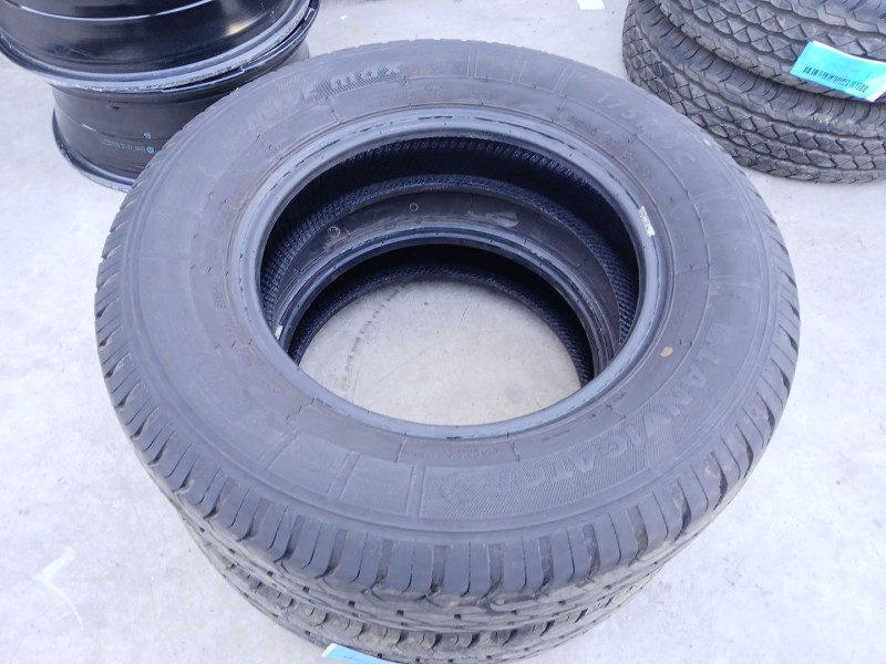 Recambio de neumatico para nissan serena (c23) 2.3 d referencia OEM IAM 175R14C 99/98R X2 LANVIGATOR 2024