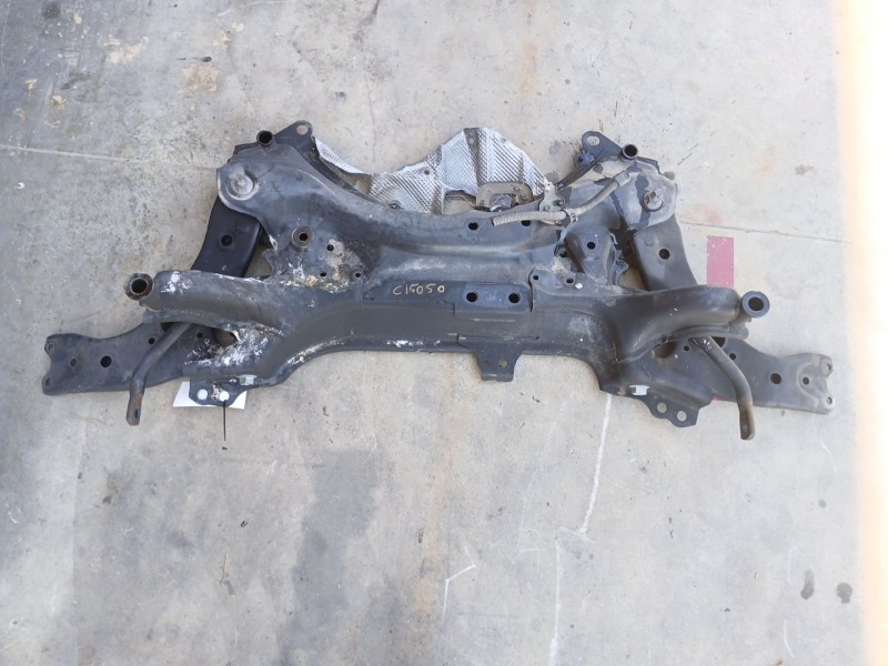Recambio de puente delantero para toyota auris hybrid active referencia OEM IAM 5120102102  