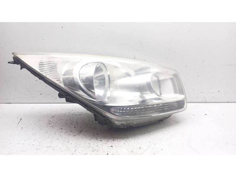 Recambio de faro derecho para kia venga (yn) 1.4 crdi 90 referencia OEM IAM 030125720200  