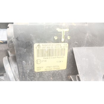 Recambio de faro derecho para kia venga (yn) 1.4 crdi 90 referencia OEM IAM 030125720200  