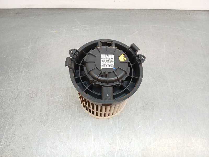 Recambio de motor calefaccion para ssangyong tivoli limited 4x2 referencia OEM IAM 4051076  