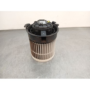 Recambio de motor calefaccion para ssangyong tivoli limited 4x2 referencia OEM IAM 4051076  