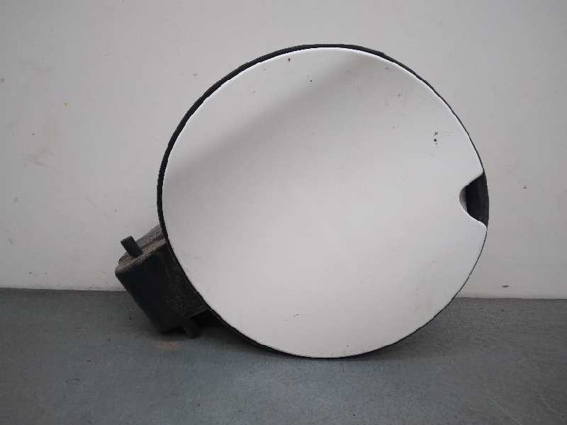 Recambio de tapa exterior combustible para peugeot 208 referencia OEM IAM 9818403080  para modelo con adblue