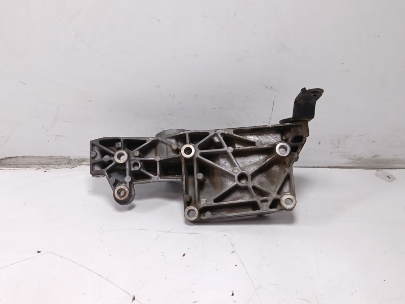 Recambio de soporte alternador para seat ibiza iii (6l1) 1.9 tdi referencia OEM IAM 038903143R  