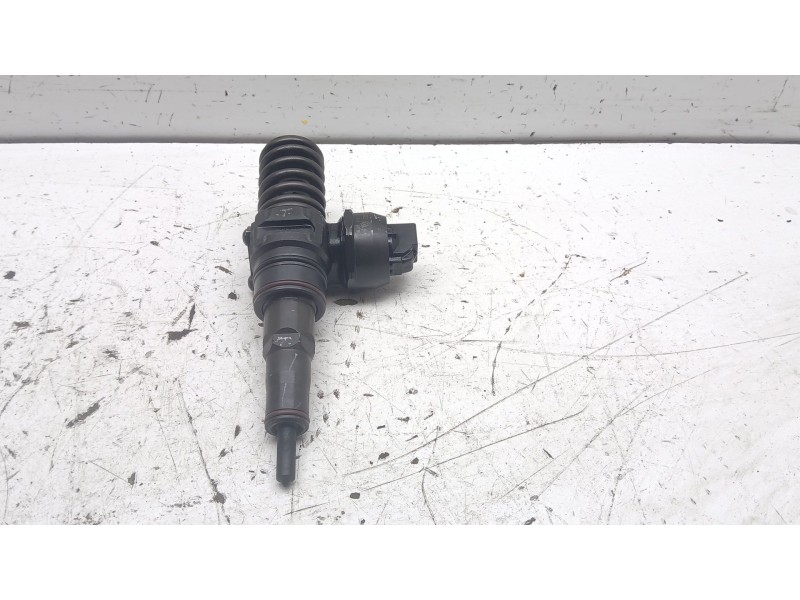 Recambio de inyector para seat ibiza iii (6l1) 1.9 tdi referencia OEM IAM 038130073aJ 0414720215 