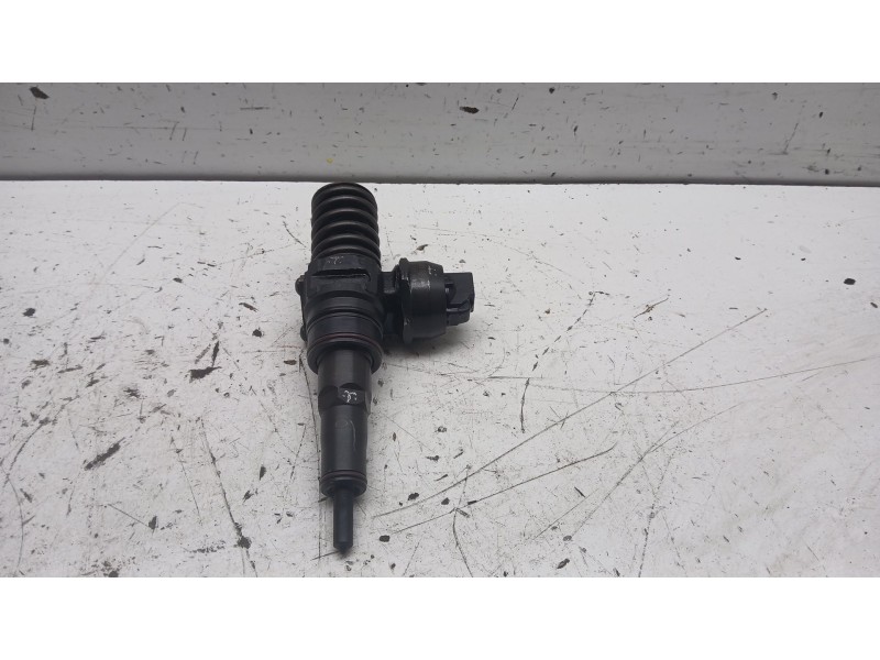 Recambio de inyector para seat ibiza iii (6l1) 1.9 tdi referencia OEM IAM 038130073aJ 0414720215 